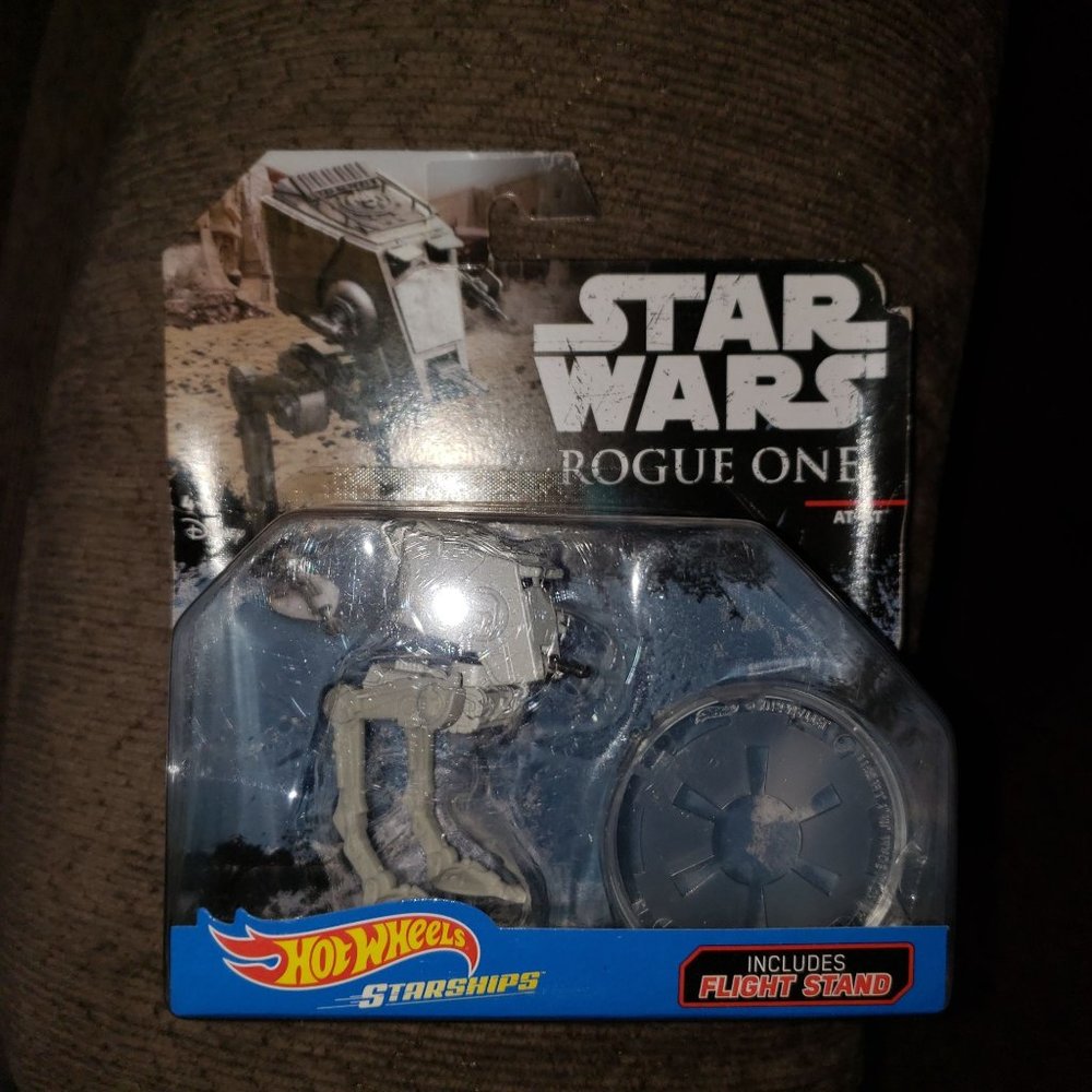 Hot Wheels Star Wars AT-ST Walker Rogue One Die-Cast vehicle Starships Lifting